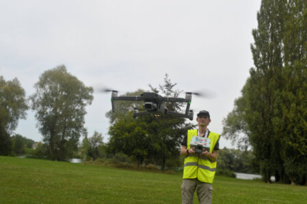 Icônes symbolisant confiance et rapidité