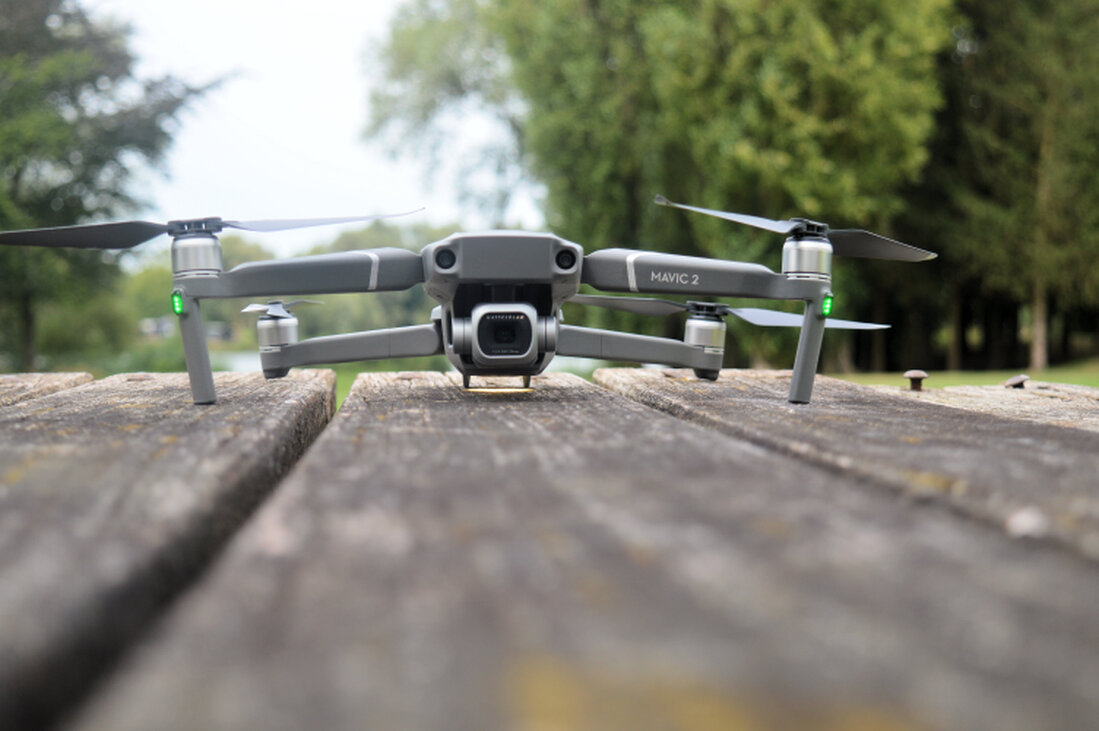 Drone équipé pour prises de vue aériennes